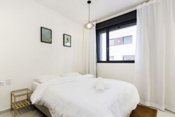 Room 10 of 18