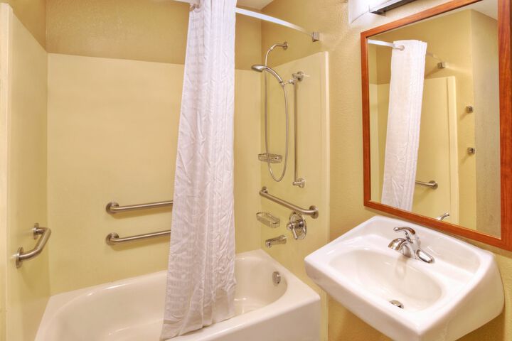 Room 14 of 28
