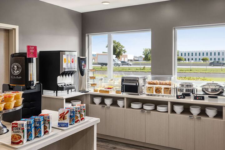 Breakfast/Coffee Service 29 of 42