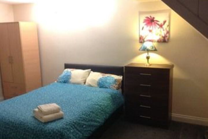 Room 11 of 17