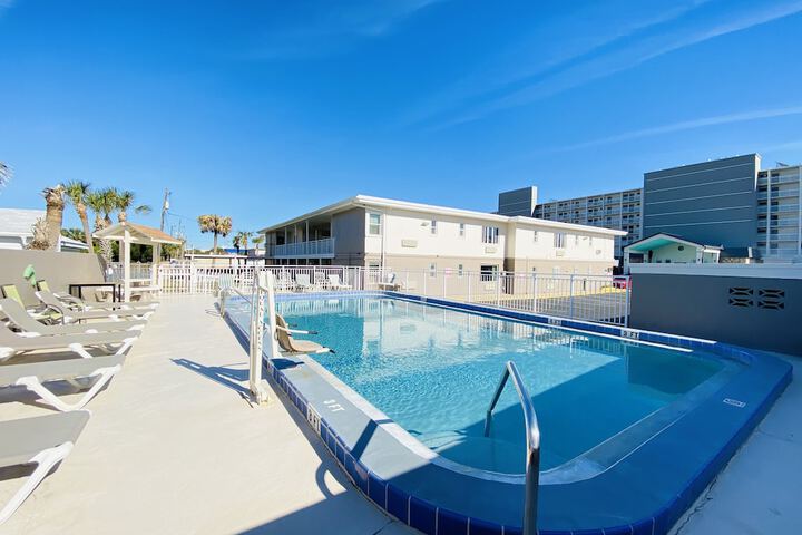 Pool 20 of 27