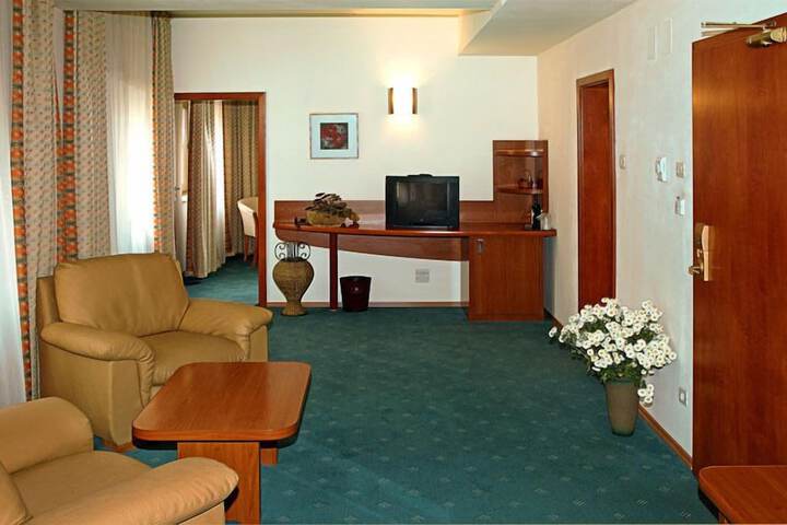 Room 14 of 50