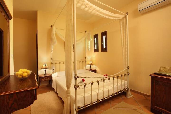 Room 11 of 27