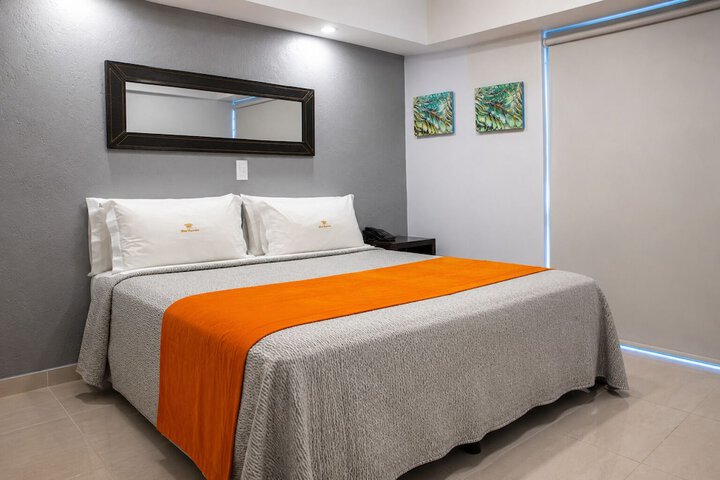 Room 10 of 98