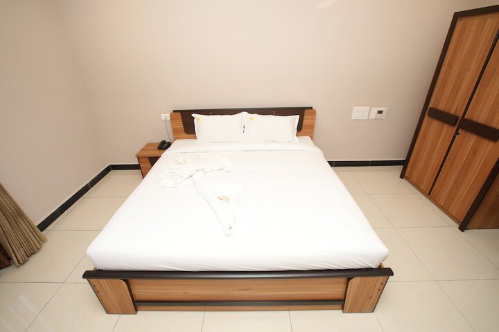 Room 8 of 16
