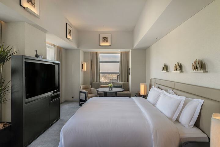 Room 28 of 86
