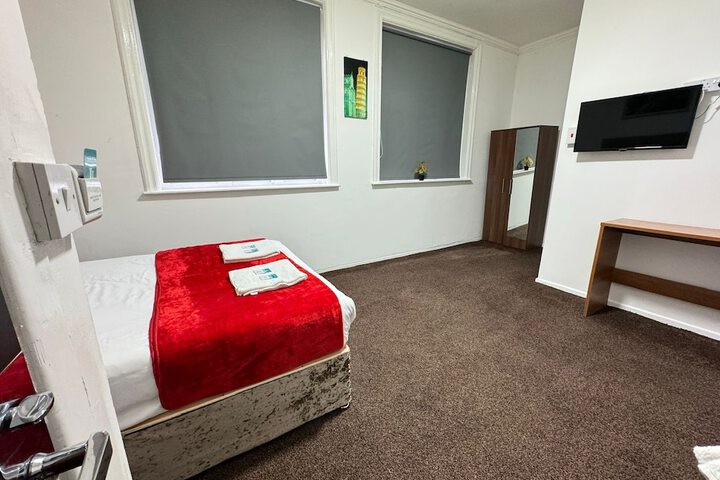 Room 11 of 25