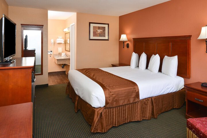 Standard King Bed Accessible (2 of 11)