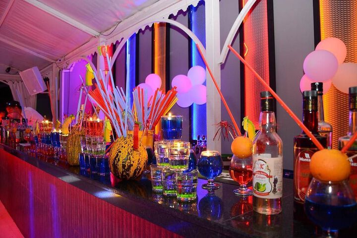 Lounge 56 of 77