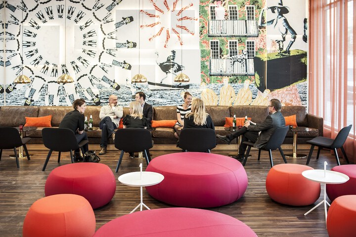 Guest Lobby
