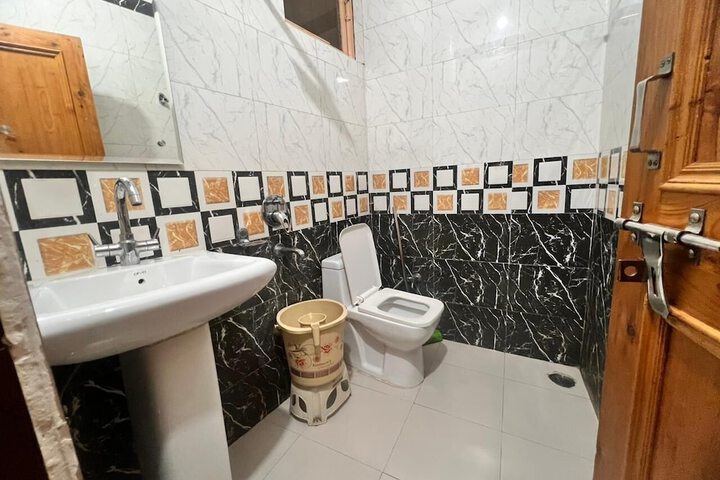 Room 13 of 22
