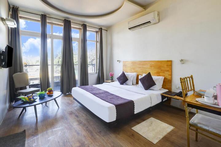 Hotel Wedlock Premium Huda City