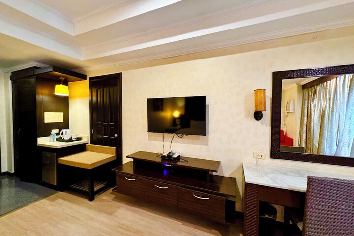 Room 10 of 29