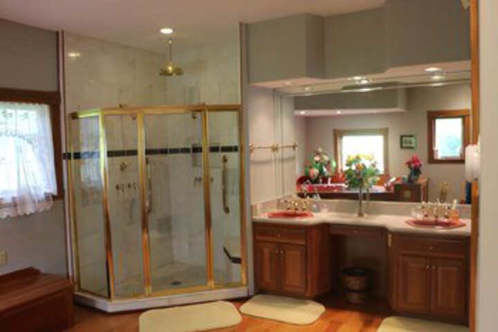 Room 4 of 72