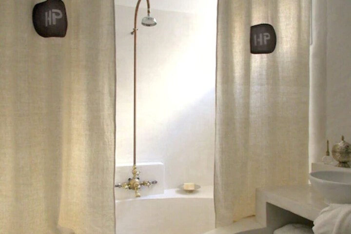 Room 14 of 27
