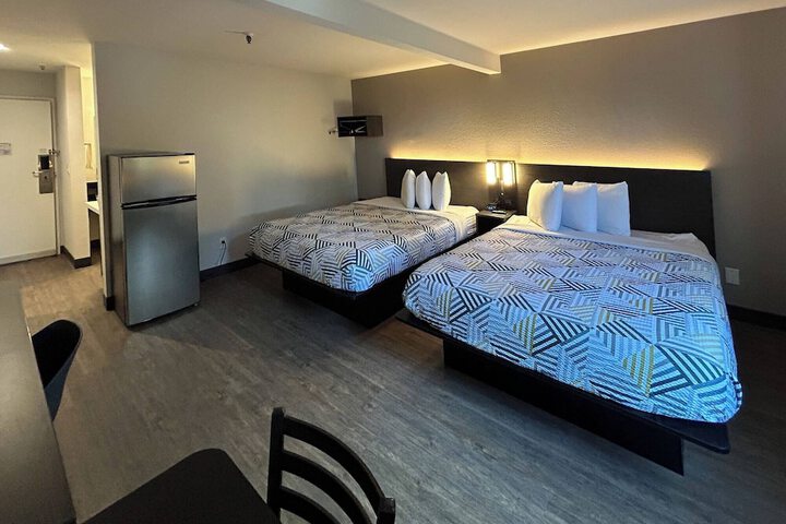 Room 13 of 28