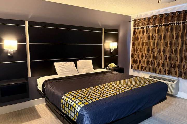 Room 17 of 38