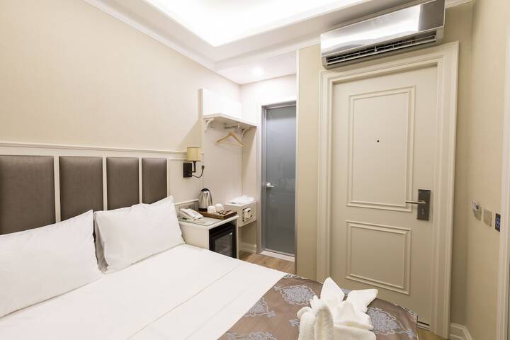 Room 6 of 26