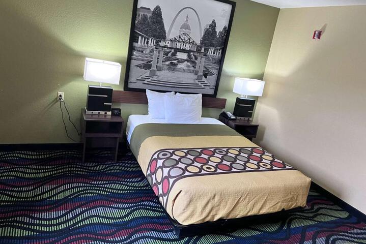 1 Queen Bed (1 of 22)
