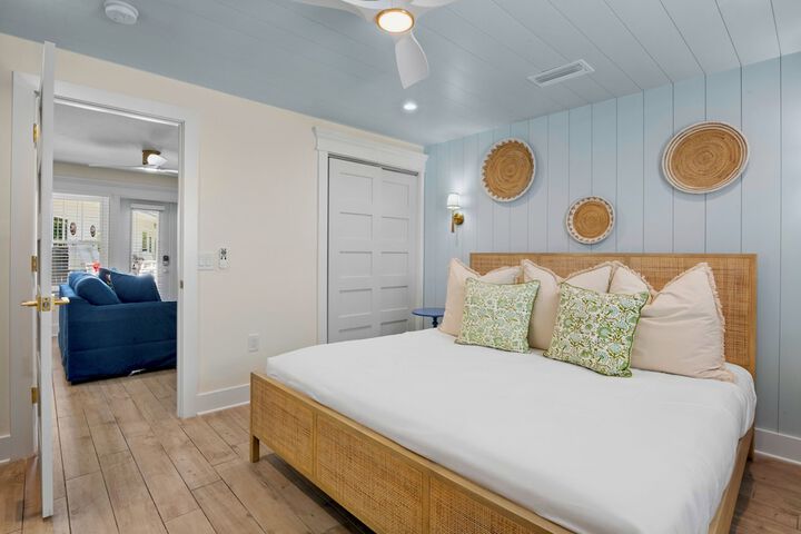 Room 34 of 230