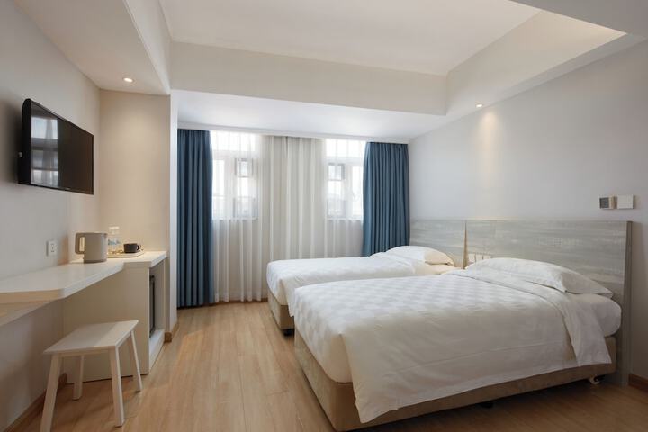 Room 19 of 53