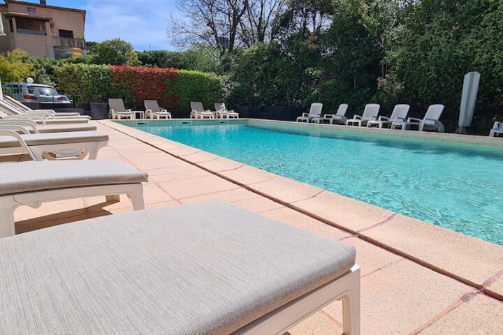 Pool 32 of 48
