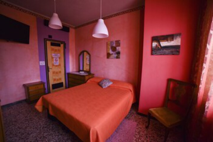 Room 27 of 34