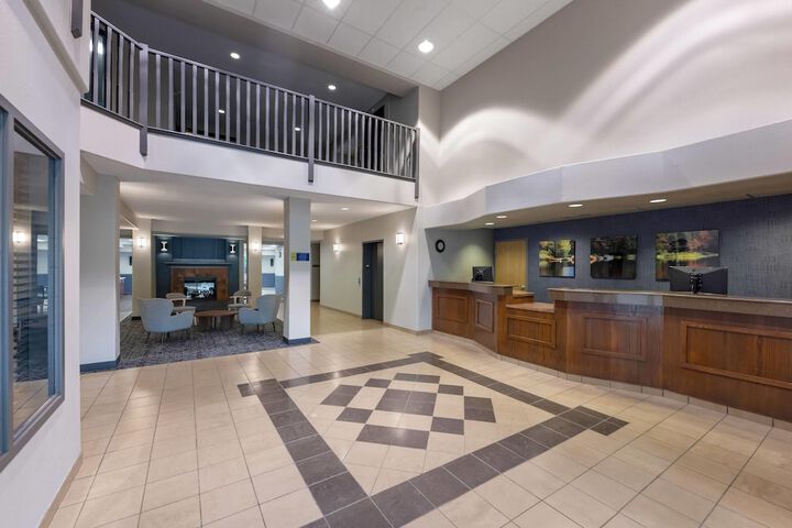 Entrance & Lobby