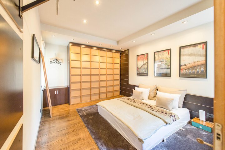 Room 2 of 28
