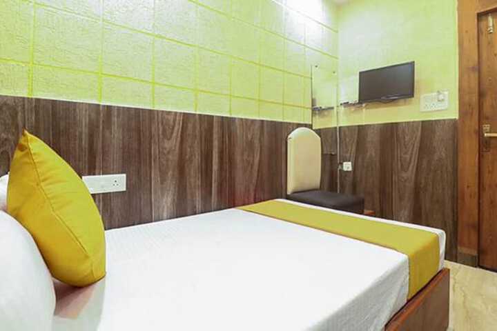 Room 8 of 18