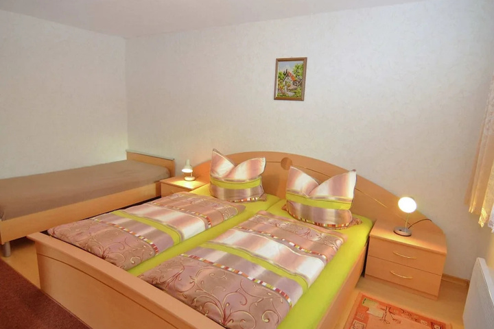 Room 3 of 10