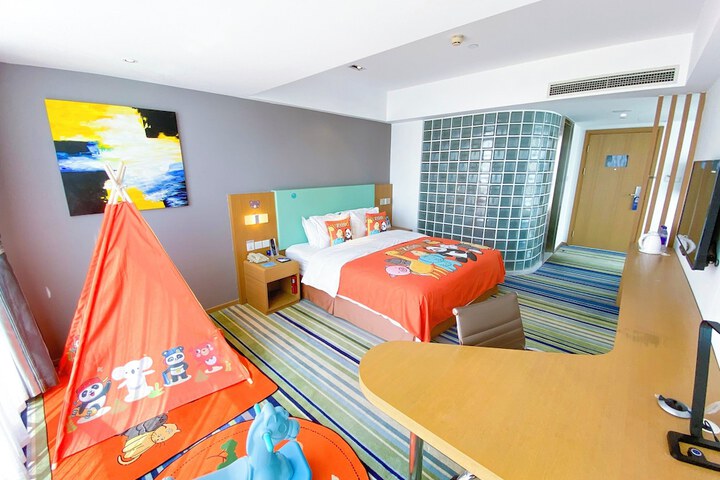 Room 26 of 73