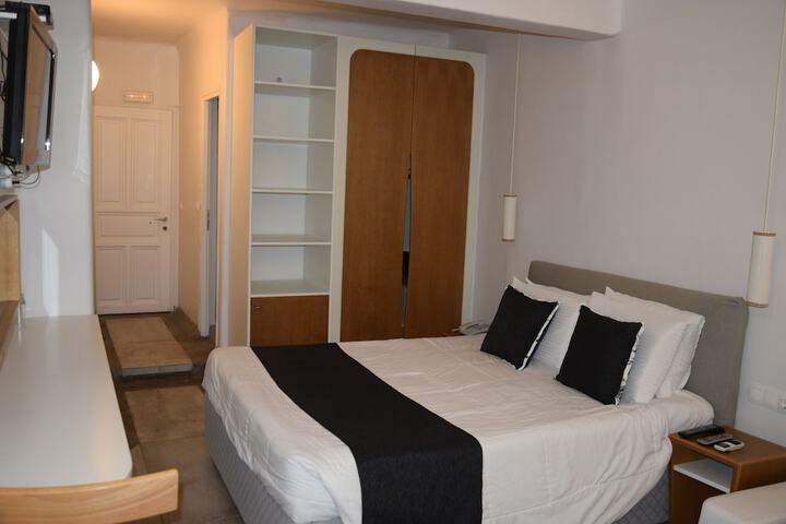 Room 4 of 145