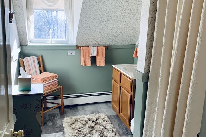 Room 32 of 73