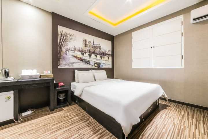 Room 8 of 39