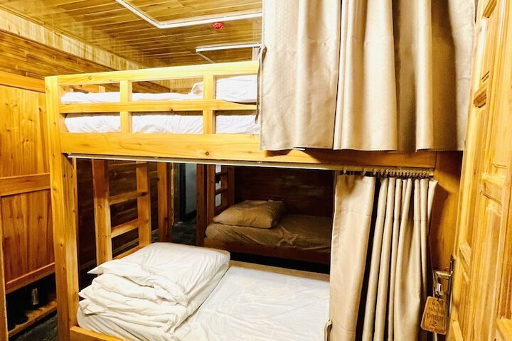 Room 8 of 141