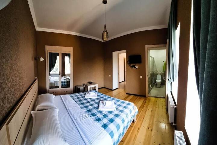 Room 2 of 23