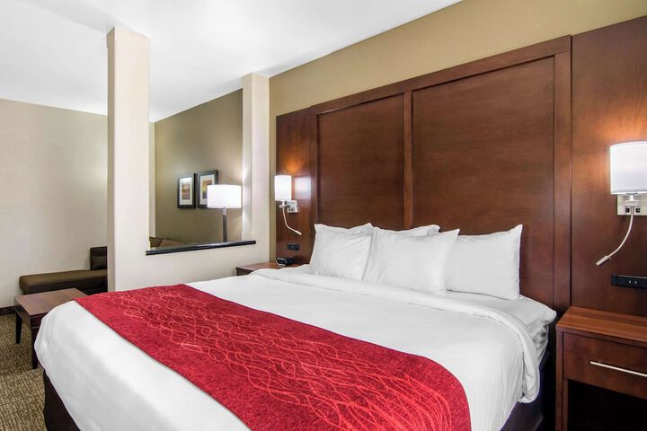 1 King Bed (1 of 12)