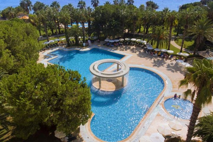 Pools & Facilities