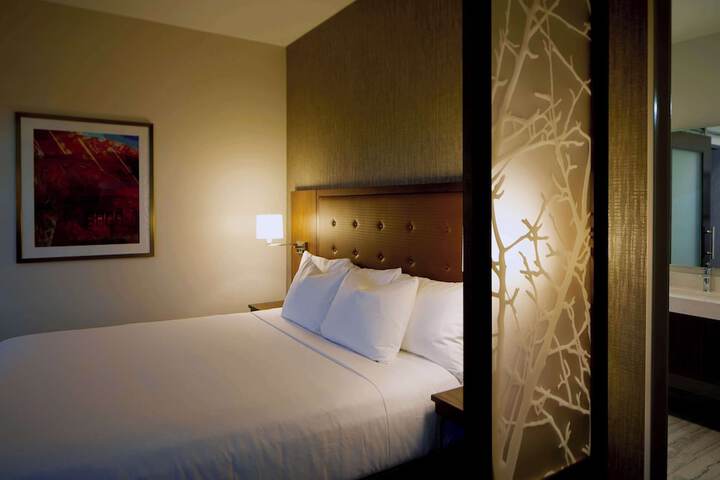Room 13 of 24