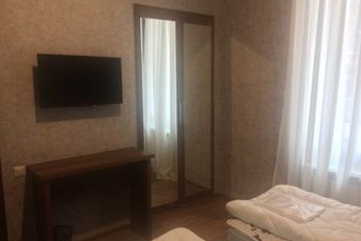Room 7 of 18