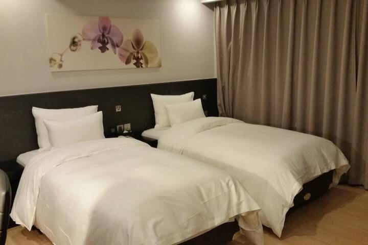 Room 10 of 60