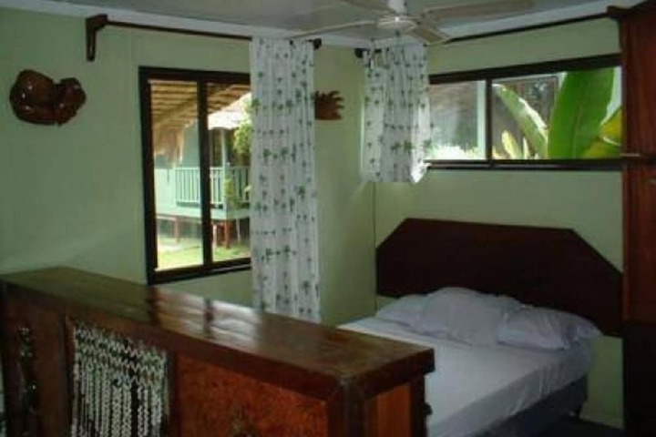 Room 7 of 12