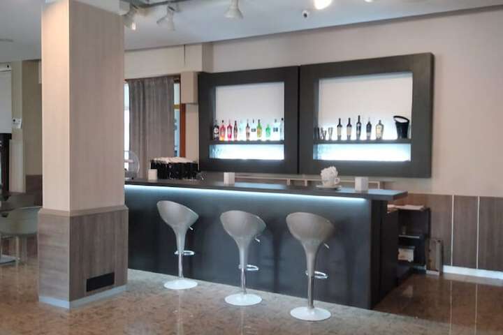 Lounge 19 of 25