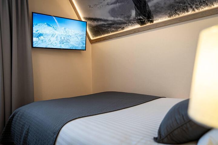 Room 27 of 180