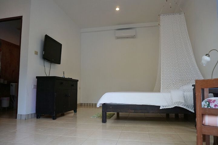 Room 14 of 127