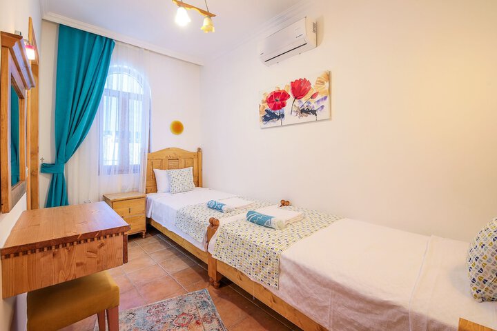 Room 16 of 77