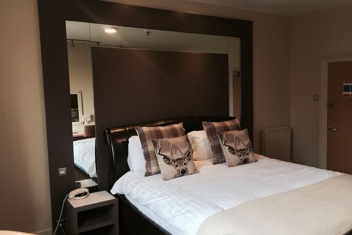 Room 6 of 53