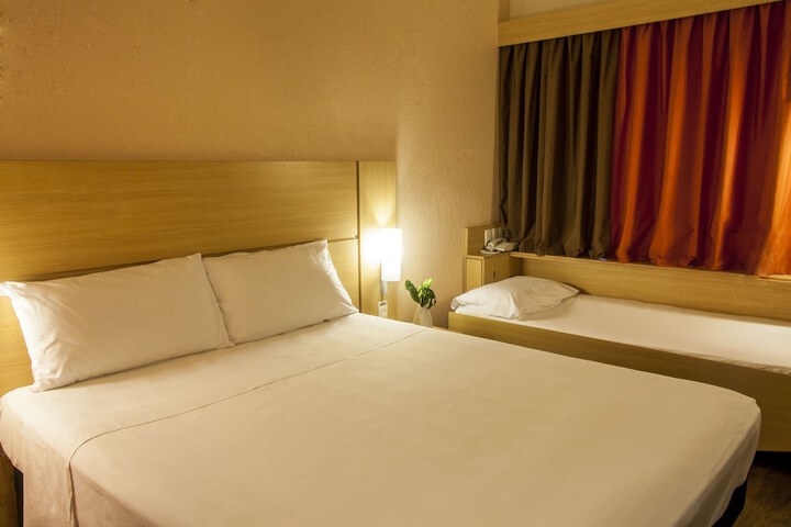 Room 27 of 59