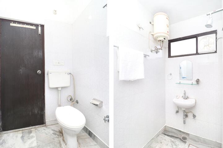 OYO 14985 Hotel S K